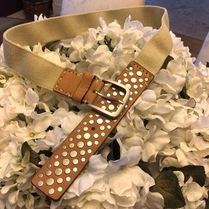 Banana republic stud belt size small